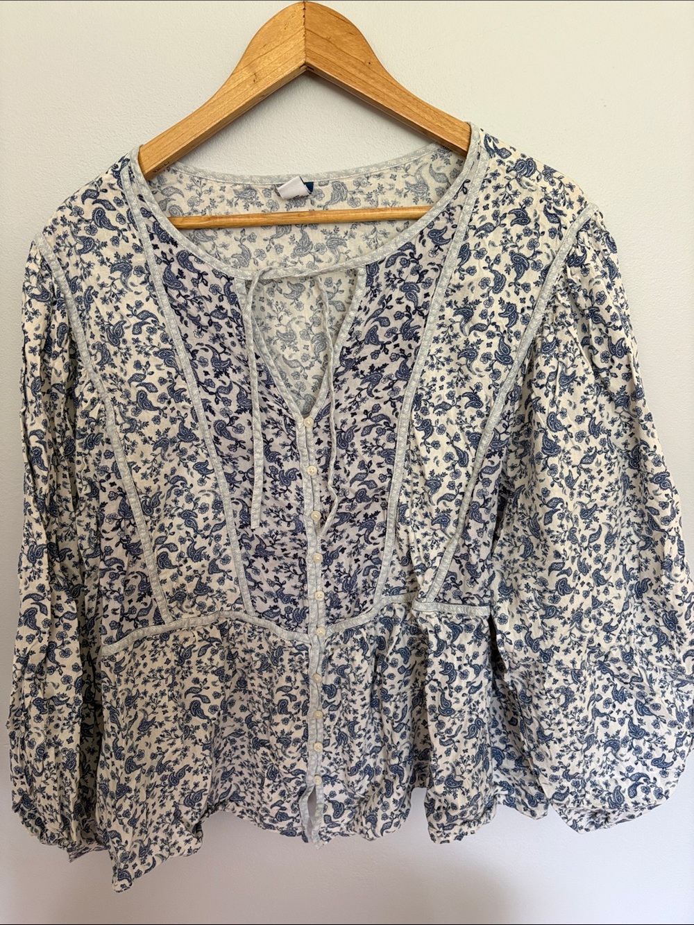 Old Navy White and Blue Floral Button-Front Peplum Blouse